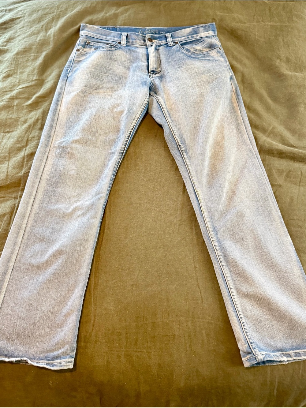 Men's Light Wash Straight Jeans - Classic Fit